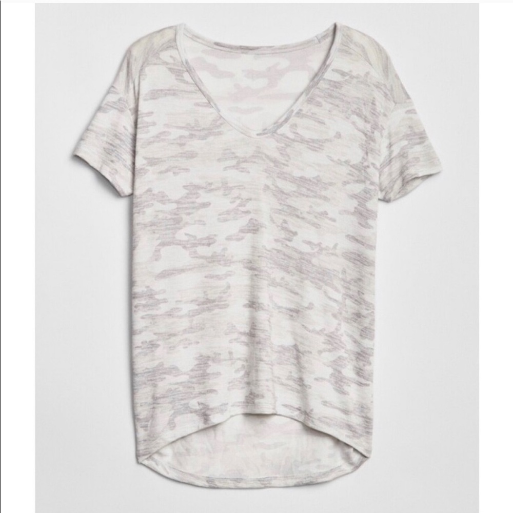 GAP Softspun Camo Print V-Neck Top Size L.